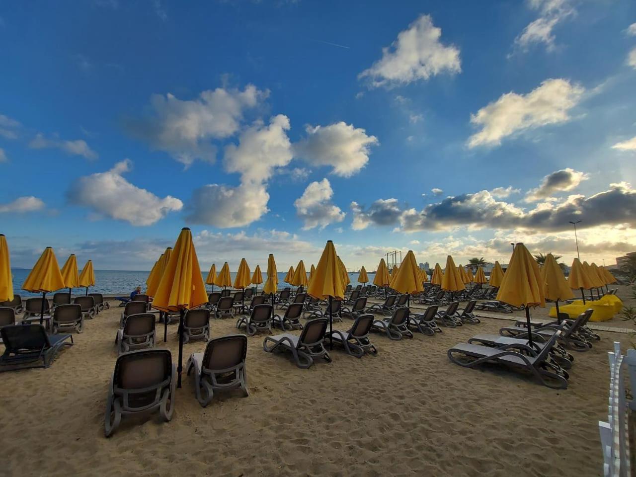 Bral Apartment 5 - Beachfront Durrës Esterno foto