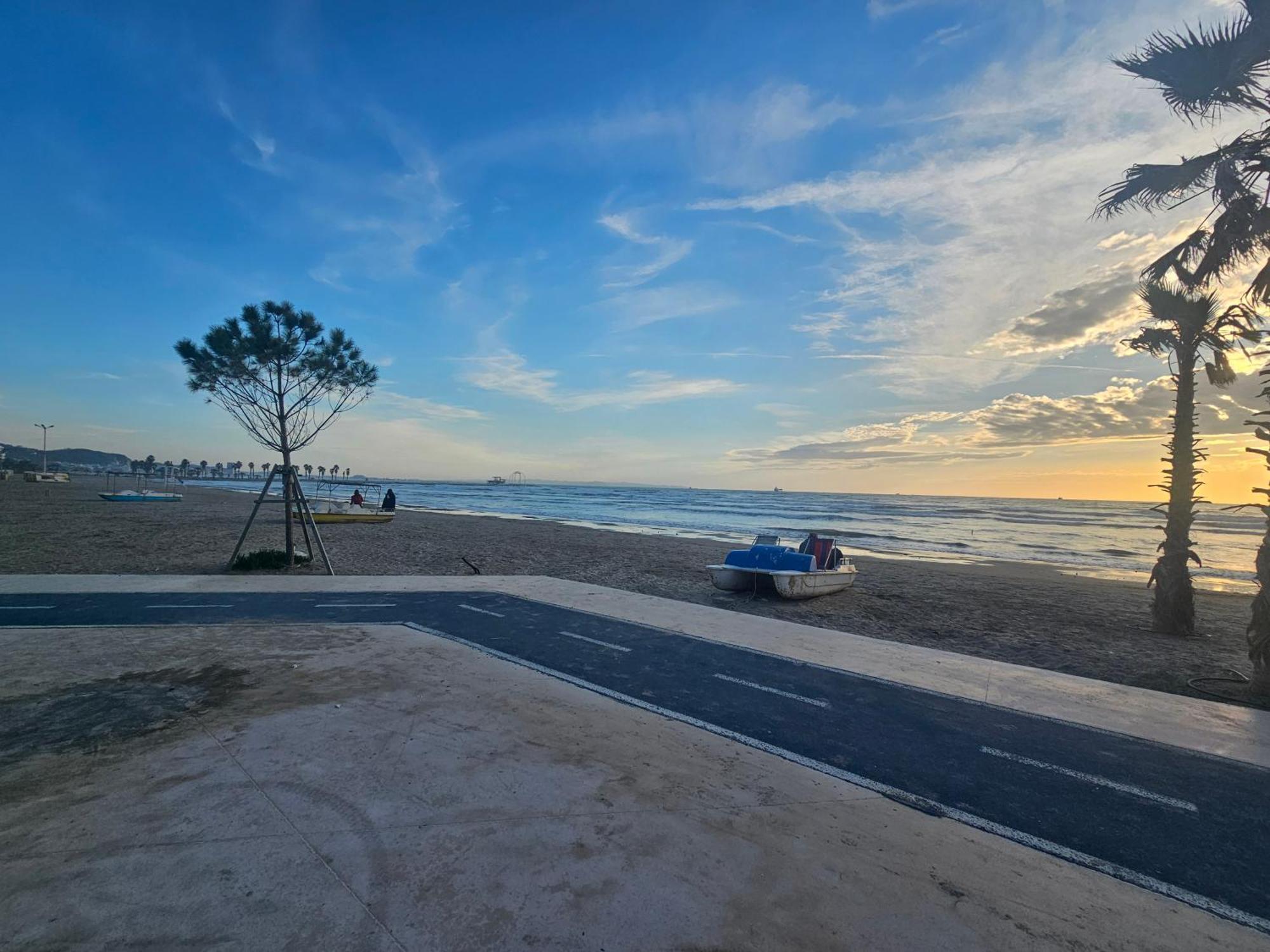 Bral Apartment 5 - Beachfront Durrës Esterno foto